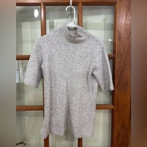 Adrienne Vittadini Light Gray Short Sleeve Knit Sweater